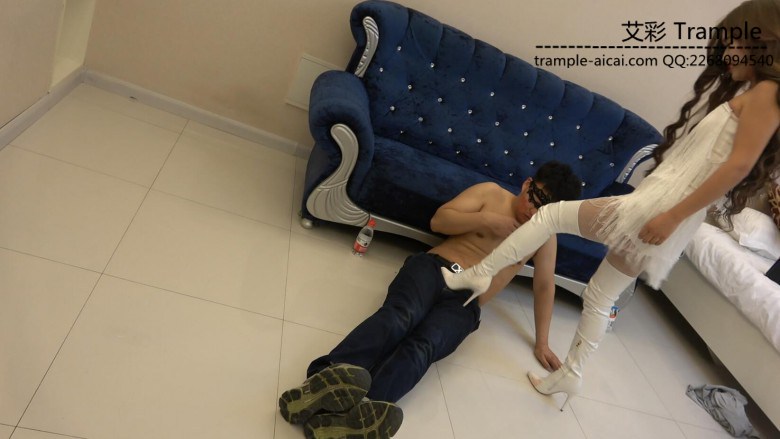 冷柔开发送货小哥沦为靴下奴