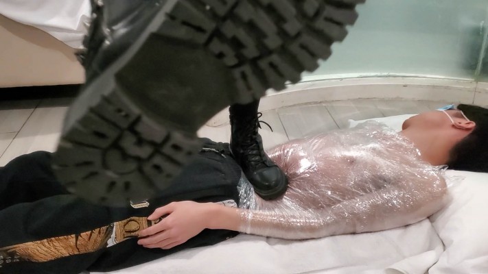 【橘子粥】保鲜膜缠身强制踩踏 YC-230223-7