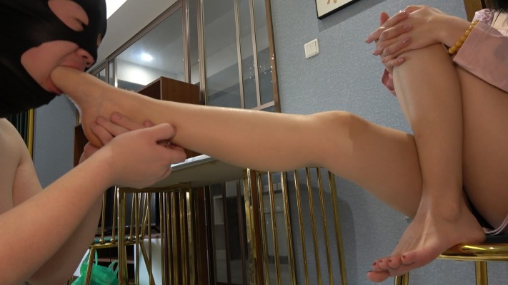 【彼岸花】玉足深喉，舔食美脚 YC-220301-5