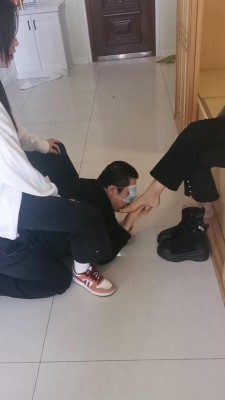 【吴迪】双素人姐妹调教骑马/踩踏/闻舔脚 bf22524