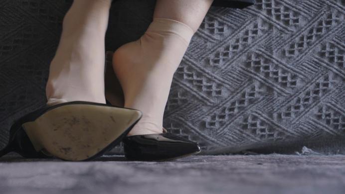 臭丝脚POV【贝琳】无处安放的脚 穿了一星期的袜子 又酸又臭又痒 YC-220906-7