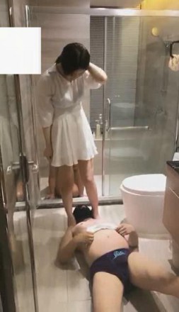 ViVi,羞辱，厕所闻，舔，吃