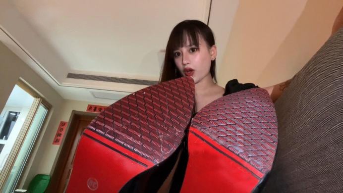 GTS女巨人第一视角羞辱【珂玥S】臭丝袜脚女巨人踩踏POV全程语言羞辱 YC-220623