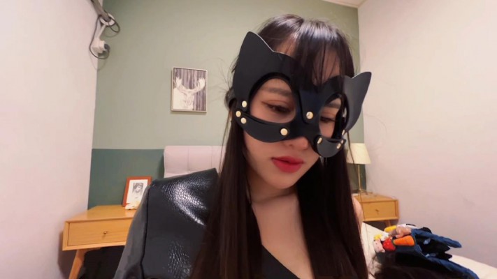 珂玥女神沉浸式训狗-高颜值女S丝袜高跟踩踏调教,闻丝袜脚舔鞋底羞辱 YC-220614-6