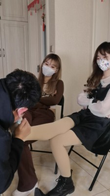 双女神模特踢裆耳光闻脚 YC-220905-3