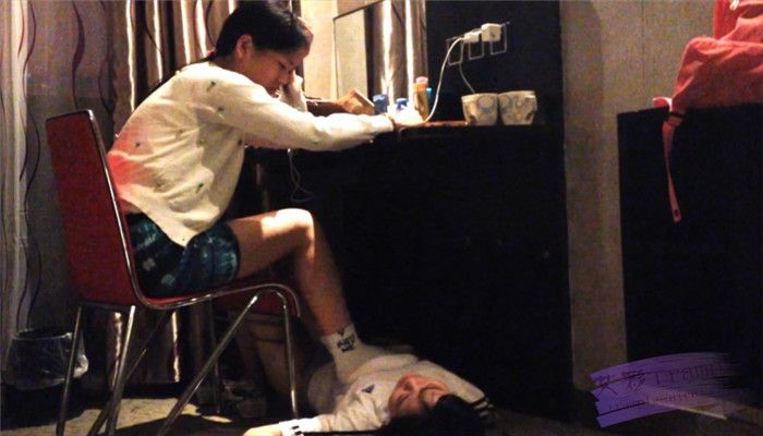 閨蜜的羞辱遊戲上部!